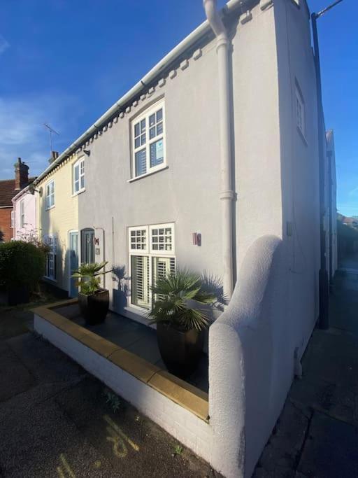 Beautiful Immaculate Aldeburgh Cottage, Sunny Outdoor Space, Free Parking - Easy Walk To Beach & Town ภายนอก รูปภาพ