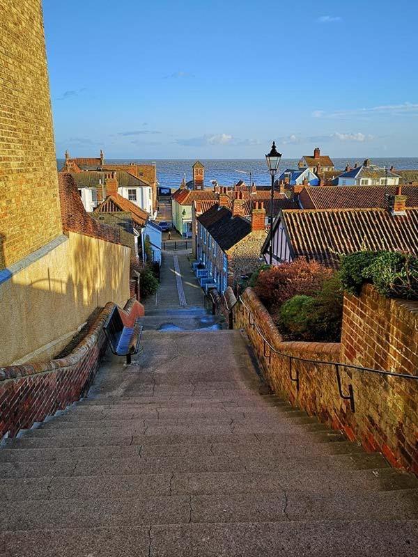 Beautiful Immaculate Aldeburgh Cottage, Sunny Outdoor Space, Free Parking - Easy Walk To Beach & Town ภายนอก รูปภาพ